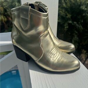 Soda Metallic Gold cowgirl Ankle Boots 8